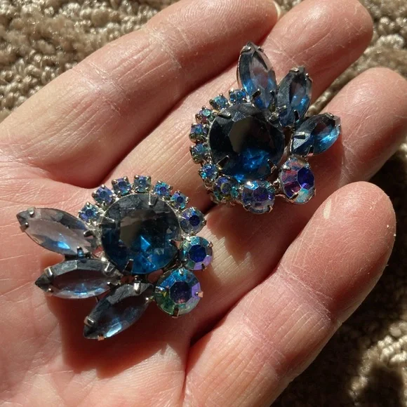 Vintage Gorgeous Blue rhinestone, AB Rhinestones Silver Tone Brooch/Pin, ER’s - Picture 7 of 8